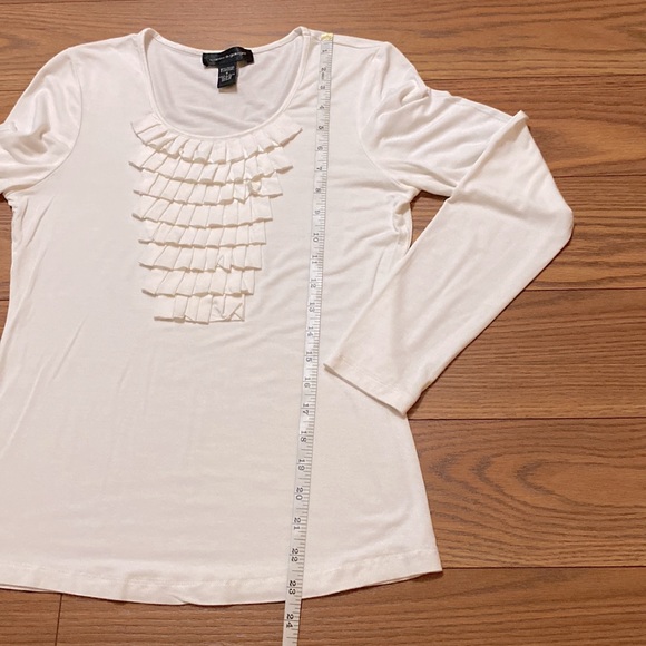 Cable & Gauge women’s viscose white with front ruffle accent top, l/s size S - Picture 8 of 9
